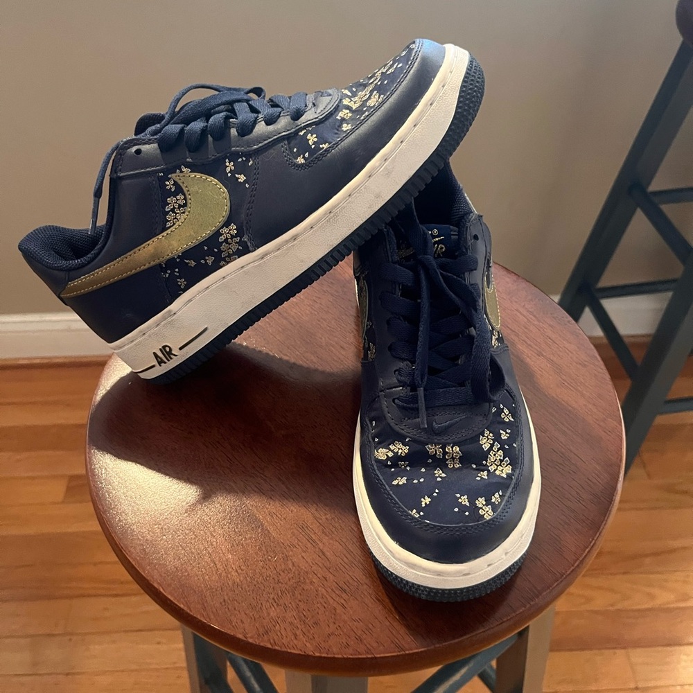 Rare Nike Air Max Floral Navy Sneakers